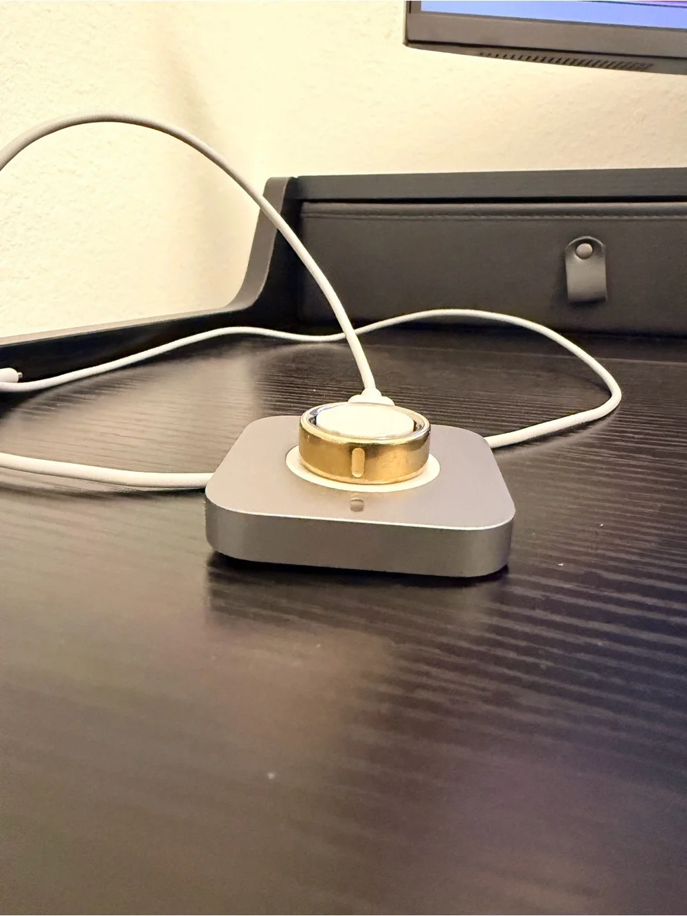 Oura Silver Charging Base with White Magnetic Puck and Gold Oura Ring 4